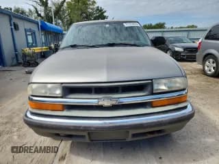 ✅ 2001 Chevrolet Blazer LS • VIN: 1GNDT13W712177561 • Lot: 81979655. Wystawiony na Copart z przebiegiem 181 976 mil. Bezpłatny archiwum sprzedaży aukcyjnych z USA i szczegółowy raport historii pojazdu na DreamBid. Zdjęcie 5.