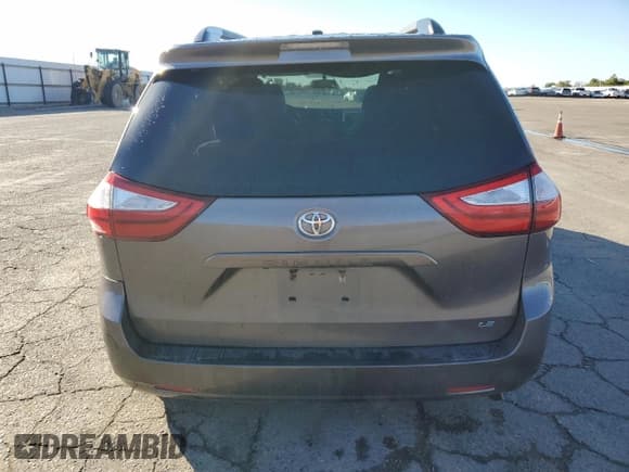 ✅ 2016 Toyota Sienna LE • VIN: 5TDKK3DC3GS749598 • Лот: 82471105. Опубликован ранее на Copart с пробегом 149 601 миль. Бесплатный доступ к архиву аукционных продаж из США и подробный отчёт об истории автомобиля на DreamBid. Изображение 6.