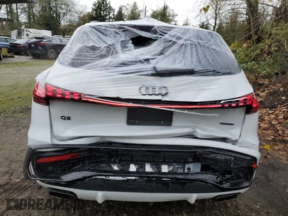 ✅ 2025 Audi Q5 • VIN: WA15AAGU9S2017401 • Lot: 90668295. Wystawiony na Copart z przebiegiem 68 773 mil. Bezpłatny archiwum sprzedaży aukcyjnych z USA i szczegółowy raport historii pojazdu na DreamBid. Zdjęcie 6.