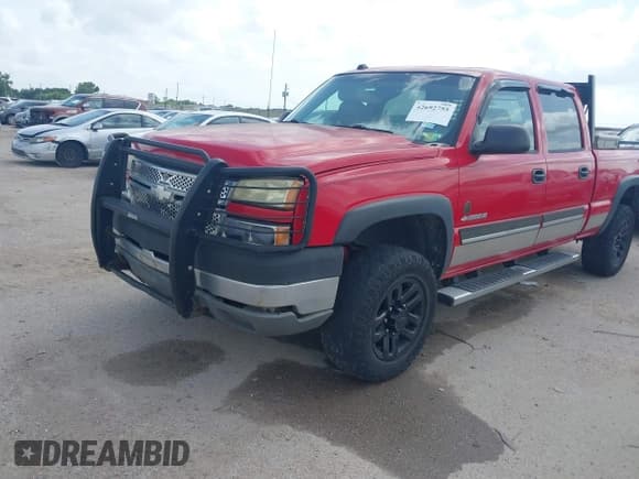✅ 2005 Chevrolet Silverado 2500HD LS • VIN: 1GCHK23U15F855835 • Lot: 42692755. Wystawiony na IAAI z przebiegiem 328 871 mil. Bezpłatny archiwum sprzedaży aukcyjnych z USA i szczegółowy raport historii pojazdu na DreamBid. Zdjęcie 2.