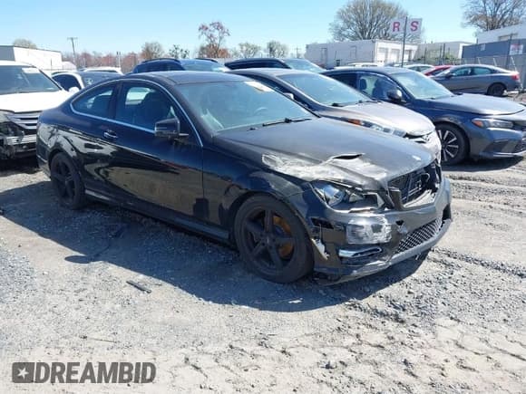 ✅ 2013 Mercedes-Benz C 250 • VIN: WDDGJ4HB3DG066876 • Lot: 41676738. Wystawiony na IAAI z przebiegiem 86 245 mil. Bezpłatny archiwum sprzedaży aukcyjnych z USA i szczegółowy raport historii pojazdu na DreamBid. Zdjęcie 1.