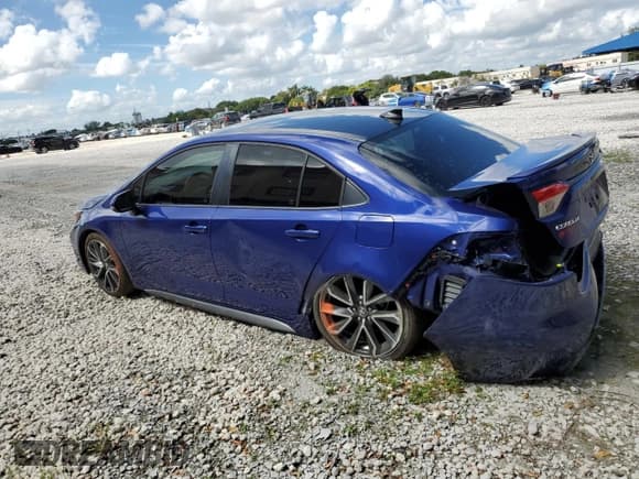 ✅ 2021 Toyota Corolla SE • VIN: 5YFS4MCE9MP070877 • Lot: 90032795. Wystawiony na Copart z przebiegiem 80 125 mil. Bezpłatny archiwum sprzedaży aukcyjnych z USA i szczegółowy raport historii pojazdu na DreamBid. Zdjęcie 2.