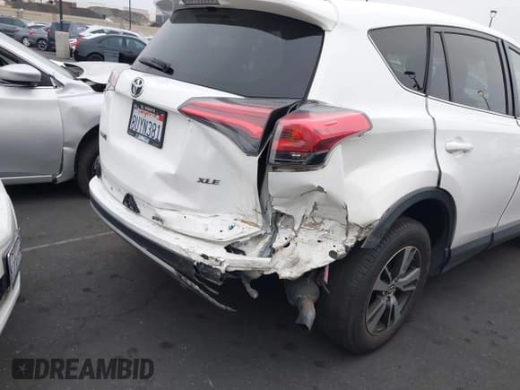 ✅ 2018 Toyota RAV4 XLE • VIN: JTMWFREV9JJ732074 • Lot: 42116868. Listed on IAAI with 93,015 mi. Free auction sales archive from the USA and detailed vehicle history report at DreamBid. Image 6.