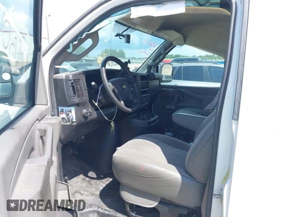 ✅ 2020 Chevrolet Express Cargo • VIN: 1GCWGAFG9L1207050 • Лот: 42549948. Опубликован ранее на IAAI с пробегом 81 623 миль. Бесплатный доступ к архиву аукционных продаж из США и подробный отчёт об истории автомобиля на DreamBid. Изображение 5.