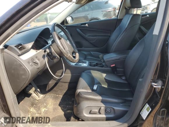 ✅ 2009 Volkswagen Passat Komfort • VIN: WVWJK73C39E079175 • Лот: 70083344. Опубликован ранее на Copart с пробегом 156 240 миль. Бесплатный доступ к архиву аукционных продаж из США и подробный отчёт об истории автомобиля на DreamBid. Изображение 7.