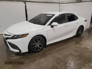 2022 Toyota Camry SE with VIN 4T1G11AKXNU664674, listed as a Copart auction lot 68319575 with 62,490 mi miles and Clean title. Bid and sale history available at DreamBid. Image 1.