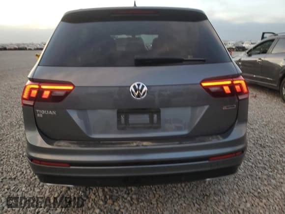 ✅ 2021 Volkswagen Tiguan SE • VIN: 3VV2B7AX0MM049341 • Lot: 93819025. Wystawiony na Copart z przebiegiem 45 423 mil. Bezpłatny archiwum sprzedaży aukcyjnych z USA i szczegółowy raport historii pojazdu na DreamBid. Zdjęcie 6.