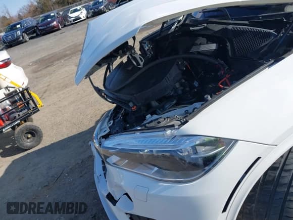 ✅ 2017 BMW X5 M • VIN: 5YMKT6C36H0U39053 • Лот: 41531969. Опубликован ранее на IAAI с пробегом Не указан. Бесплатный доступ к архиву аукционных продаж из США и подробный отчёт об истории автомобиля на DreamBid. Изображение 6.