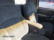 ✅ 1998 Chevrolet S-10 • VIN: 1GCCS1441WK230265 • Lot: 43668946. Wystawiony na IAAI z przebiegiem 170 162 mil. Bezpłatny archiwum sprzedaży aukcyjnych z USA i szczegółowy raport historii pojazdu na DreamBid. Zdjęcie 8.