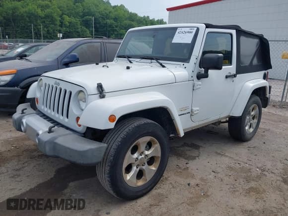 ✅ 2013 Jeep Wrangler Sahara • VIN: 1C4AJWBG5DL507768 • Лот: 42426900. Опубликован ранее на IAAI с пробегом 132 511 миль. Бесплатный доступ к архиву аукционных продаж из США и подробный отчёт об истории автомобиля на DreamBid. Изображение 2.