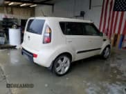 ✅ 2010 Kia Soul + • VIN: KNDJT2A28A7044196 • Lot: 81908355. Wystawiony na Copart z przebiegiem 148 283 mil. Bezpłatny archiwum sprzedaży aukcyjnych z USA i szczegółowy raport historii pojazdu na DreamBid. Zdjęcie 3.