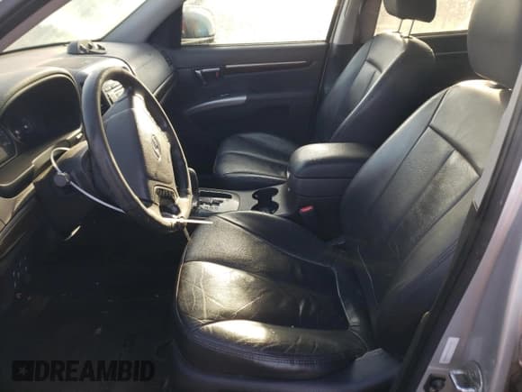 ✅ 2011 Hyundai Santa Fe Limited • VIN: 5XYZKDAG1BG008934 • Lot: 86158264. Listed on Copart with 187,920 mi. Free auction sales archive from the USA and detailed vehicle history report at DreamBid. Image 7.