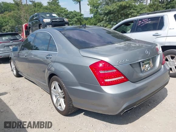 ✅ 2013 Mercedes-Benz S 550 • VIN: WDDNG7DB3DA505557 • Лот: 42838049. Опубликован ранее на IAAI с пробегом 78 015 миль. Бесплатный доступ к архиву аукционных продаж из США и подробный отчёт об истории автомобиля на DreamBid. Изображение 3.
