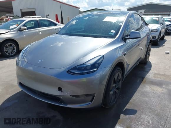 ✅ 2024 Tesla Model Y Long Range • VIN: 7SAYGDEE5RA333769 • Lot: 43258808. Wystawiony na IAAI z przebiegiem 21 647 mil. Bezpłatny archiwum sprzedaży aukcyjnych z USA i szczegółowy raport historii pojazdu na DreamBid. Zdjęcie 2.