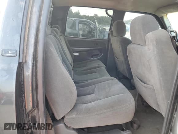 ✅ 2003 Chevrolet Silverado 2500HD LS • VIN: 1GCHK23U73F230630 • Lot: 71424155. Wystawiony na Copart z przebiegiem 255 470 mil. Bezpłatny archiwum sprzedaży aukcyjnych z USA i szczegółowy raport historii pojazdu na DreamBid. Zdjęcie 10.