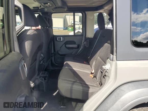 ✅ 2020 Jeep Wrangler Unlimited Sport • VIN: 1C4HJXDG7LW169255 • Lot: 89925715. Wystawiony na Copart z przebiegiem 62 379 mil. Bezpłatny archiwum sprzedaży aukcyjnych z USA i szczegółowy raport historii pojazdu na DreamBid. Zdjęcie 10.