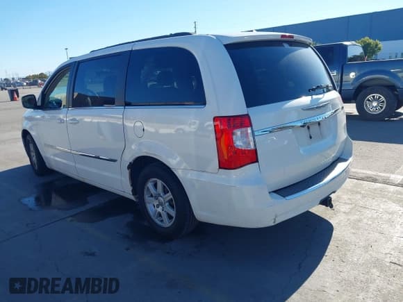 ✅ 2011 Chrysler Town & Country Touring • VIN: 2A4RR5DG3BR611547 • Лот: 43541159. Опубликован ранее на IAAI с пробегом 155 303 миль. Бесплатный доступ к архиву аукционных продаж из США и подробный отчёт об истории автомобиля на DreamBid. Изображение 3.