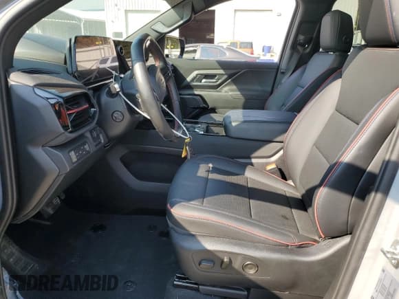 ✅ 2025 Chevrolet Silverado 1500 • VIN: 1GC402EL6SU406523 • Лот: 81186035. Опубликован ранее на Copart с пробегом 10 538 миль. Бесплатный доступ к архиву аукционных продаж из США и подробный отчёт об истории автомобиля на DreamBid. Изображение 7.