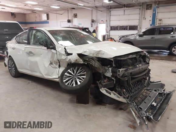 ✅ 2023 Nissan Altima SV • VIN: 1N4BL4DW3PN348058 • Lot: 43380712. Wystawiony na IAAI z przebiegiem 44 623 mil. Bezpłatny archiwum sprzedaży aukcyjnych z USA i szczegółowy raport historii pojazdu na DreamBid. Zdjęcie 1.