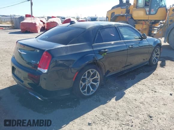 ✅ 2015 Chrysler 300 S • VIN: 2C3CCABG4FH853949 • Lot: 43598367. Wystawiony na IAAI z przebiegiem 143 724 mil. Bezpłatny archiwum sprzedaży aukcyjnych z USA i szczegółowy raport historii pojazdu na DreamBid. Zdjęcie 4.