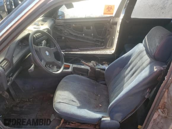 ✅ 1986 BMW 3 Series 325e • VIN: WBAAB5408G9685390 • Lot: 88921395. Wystawiony na Copart z przebiegiem 193 547 mil. Bezpłatny archiwum sprzedaży aukcyjnych z USA i szczegółowy raport historii pojazdu na DreamBid. Zdjęcie 7.