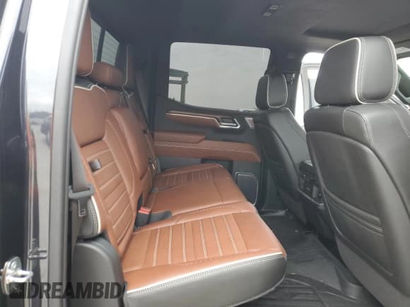 ✅ 2023 GMC Sierra 1500 Denali Ultimate • VIN: 1GTUUHEL8PZ268422 • Лот: 45221155. Опубликован ранее на Copart с пробегом 10 437 миль. Бесплатный доступ к архиву аукционных продаж из США и подробный отчёт об истории автомобиля на DreamBid. Изображение 11.