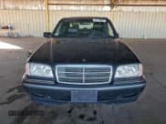 ✅ 1999 Mercedes-Benz C 230/260/280/320 • VIN: WDBHA24G6XA672523 • Lot: 95710485. Wystawiony na Copart z przebiegiem 95 109 mil. Bezpłatny archiwum sprzedaży aukcyjnych z USA i szczegółowy raport historii pojazdu na DreamBid. Zdjęcie 5.