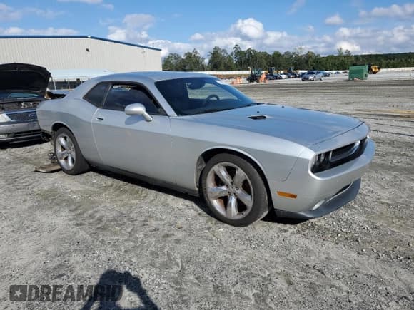 ✅ 2012 Dodge Challenger SXT Plus • VIN: 2C3CDYAG2CH186253 • Lot: 72973094. Wystawiony na Copart z przebiegiem Nie podano. Bezpłatny archiwum sprzedaży aukcyjnych z USA i szczegółowy raport historii pojazdu na DreamBid. Zdjęcie 4.