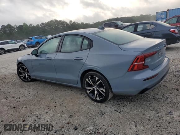✅ 2024 Volvo S60 Core Dark Theme • VIN: 7JRL12FK0RG321329 • Лот: 54242205. Опубликован ранее на Copart с пробегом 16 671 миль. Бесплатный доступ к архиву аукционных продаж из США и подробный отчёт об истории автомобиля на DreamBid. Изображение 2.