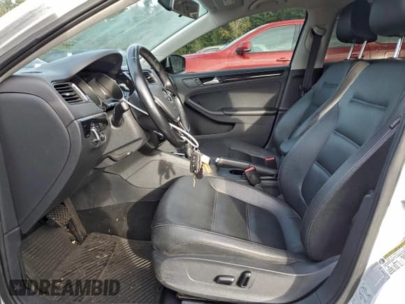 ✅ 2017 Volkswagen Jetta SEL • VIN: 3VWL17AJ0HM262679 • Lot: 94811645. Wystawiony na Copart z przebiegiem 92 681 mil. Bezpłatny archiwum sprzedaży aukcyjnych z USA i szczegółowy raport historii pojazdu na DreamBid. Zdjęcie 7.