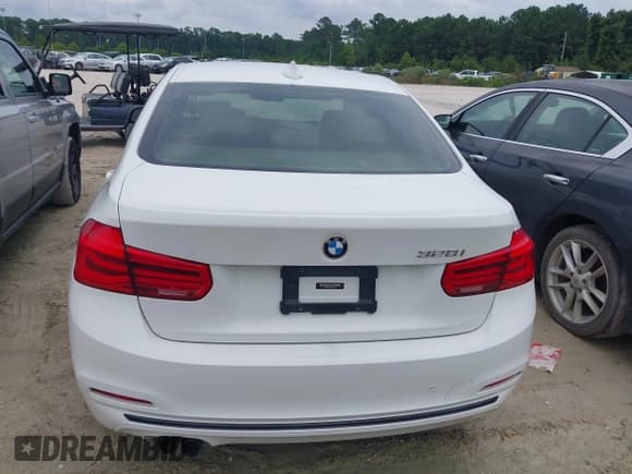 ✅ 2016 BMW 3 Series 328i • VIN: WBA8E9C54GK645861 • Lot: 43004828. Listed on IAAI with 106,234 mi. Free auction sales archive from the USA and detailed vehicle history report at DreamBid. Image 16.