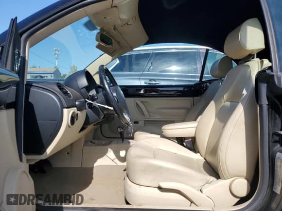 ✅ 2010 Volkswagen Beetle • VIN: 3VWRG3AL8AM009568 • Lot: 80439235. Wystawiony na Copart z przebiegiem 82 384 mil. Bezpłatny archiwum sprzedaży aukcyjnych z USA i szczegółowy raport historii pojazdu na DreamBid. Zdjęcie 7.