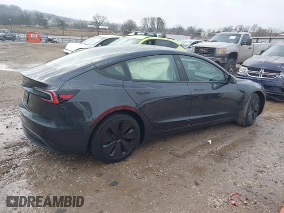 ✅ 2025 Tesla Model 3 Long Range • VIN: 5YJ3E1EA5SF911256 • Lot: 41509976. Wystawiony na IAAI z przebiegiem 1 806 mil. Bezpłatny archiwum sprzedaży aukcyjnych z USA i szczegółowy raport historii pojazdu na DreamBid. Zdjęcie 12.