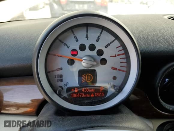 2009 MINI Hardtop with VIN WMWMF33539TT69081, listed as a Copart auction lot 58087205 with 106,470 mi miles and Salvage title. Bid and sale history available at DreamBid. Image 9.