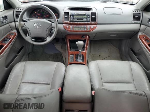 ✅ 2005 Toyota Camry XLE • VIN: 4T1BF32K35U606329 • Лот: 81746035. Опубликован ранее на Copart с пробегом 218 603 миль. Бесплатный доступ к архиву аукционных продаж из США и подробный отчёт об истории автомобиля на DreamBid. Изображение 8.