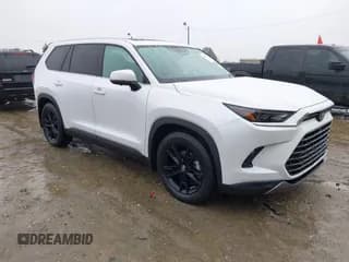 ✅ 2025 Toyota Highlander Platinum • VIN: 5TDAAAB53SS082628 • Лот: 43568913. Опубликован ранее на IAAI с пробегом 8 877 миль. Бесплатный доступ к архиву аукционных продаж из США и подробный отчёт об истории автомобиля на DreamBid. Изображение 1.
