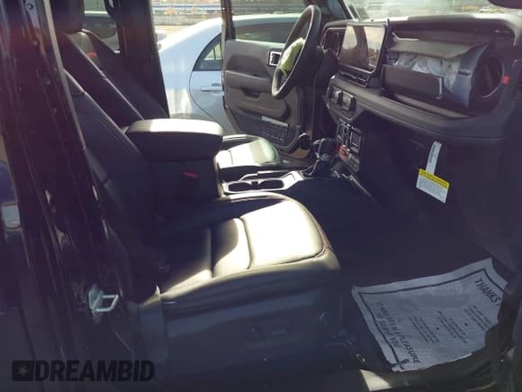 ✅ 2025 Jeep Wrangler Rubicon • VIN: 1C4PJXFGXSW589938 • Lot: 43611214. Listed on IAAI with 5,631 mi. Free auction sales archive from the USA and detailed vehicle history report at DreamBid. Image 5.