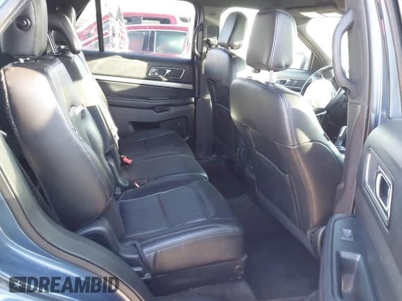 ✅ 2018 Ford Explorer XLT • VIN: 1FM5K7D83JGC25445 • Lot: 43302004. Wystawiony na IAAI z przebiegiem 94 127 mil. Bezpłatny archiwum sprzedaży aukcyjnych z USA i szczegółowy raport historii pojazdu na DreamBid. Zdjęcie 8.