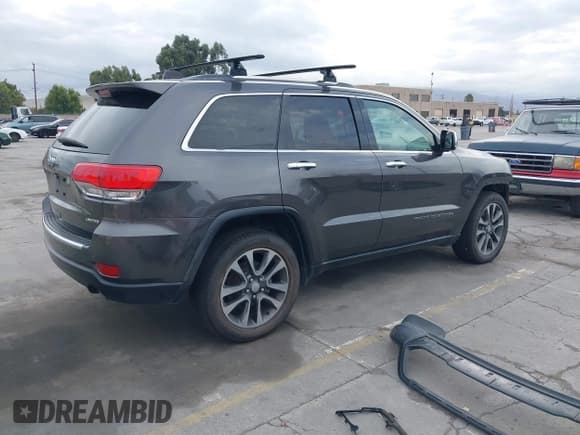 ✅ 2018 Jeep Grand Cherokee Limited • VIN: 1C4RJFBG5JC139977 • Lot: 43325810. Wystawiony na IAAI z przebiegiem 124 176 mil. Bezpłatny archiwum sprzedaży aukcyjnych z USA i szczegółowy raport historii pojazdu na DreamBid. Zdjęcie 4.