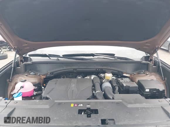 2024 Hyundai Santa Fe Limited z VIN 5NMP44GL6RH027033, wystawiony jako IAAI lot #41365875 z przebiegiem 1 875 mil mil oraz . Historia ofert i sprzedaży dostępna na DreamBid. Obrazek 10.