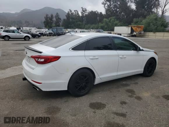 2015 Hyundai Sonata SE z VIN 5NPE24AF6FH110802, wystawiony jako Copart lot #82314445 z przebiegiem 125 948 mil mil oraz Szkoda całkowita • Salvage title. Historia ofert i sprzedaży dostępna na DreamBid. Obrazek 3.