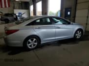 ✅ 2013 Hyundai Sonata GLS • VIN: 5NPEB4AC2DH727262 • Lot: 57172585. Wystawiony na Copart z przebiegiem 200 473 mil. Bezpłatny archiwum sprzedaży aukcyjnych z USA i szczegółowy raport historii pojazdu na DreamBid. Zdjęcie 3.