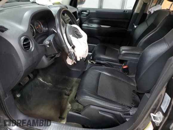 ✅ 2017 Jeep Compass High Altitude • VIN: 1C4NJDEB1HD173583 • Lot: 64268865. Wystawiony na Copart z przebiegiem 226 262 mil. Bezpłatny archiwum sprzedaży aukcyjnych z USA i szczegółowy raport historii pojazdu na DreamBid. Zdjęcie 7.