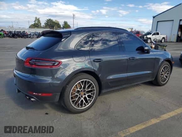 ✅ 2018 Porsche Macan • VIN: WP1AA2A58JLB15001 • Lot: 82009425. Wystawiony na Copart z przebiegiem 56 897 mil. Bezpłatny archiwum sprzedaży aukcyjnych z USA i szczegółowy raport historii pojazdu na DreamBid. Zdjęcie 3.