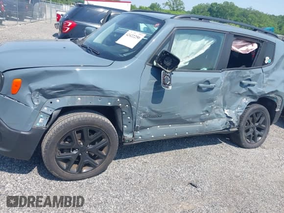 ✅ 2018 Jeep Renegade Latitude • VIN: ZACCJBBB6JPJ44553 • Lot: 42422250. Wystawiony na IAAI z przebiegiem 71 276 mil. Bezpłatny archiwum sprzedaży aukcyjnych z USA i szczegółowy raport historii pojazdu na DreamBid. Zdjęcie 6.