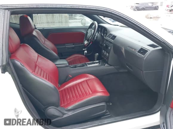 ✅ 2012 Dodge Challenger SXT Plus • VIN: 2C3CDYAG2CH294873 • Lot: 41443297. Wystawiony na IAAI z przebiegiem 143 761 mil. Bezpłatny archiwum sprzedaży aukcyjnych z USA i szczegółowy raport historii pojazdu na DreamBid. Zdjęcie 5.