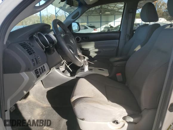 ✅ 2015 Toyota Tacoma • VIN: 3TMLU4EN2FM182321 • Lot: 92693405. Listed on Copart with 214,806 mi. Free auction sales archive from the USA and detailed vehicle history report at DreamBid. Image 7.