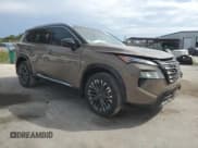 ✅ 2024 Nissan Rogue Platinum • VIN: JN8BT3DC9RW070942 • Лот: 65606455. Опубликован ранее на Copart с пробегом 14 218 миль. Бесплатный доступ к архиву аукционных продаж из США и подробный отчёт об истории автомобиля на DreamBid. Изображение 4.