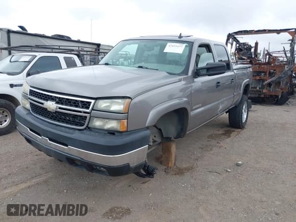 ✅ 2006 Chevrolet Silverado 2500HD LT2 • VIN: 1GCHK23U86F163847 • Lot: 42421477. Listed on IAAI with 168,448 mi. Free auction sales archive from the USA and detailed vehicle history report at DreamBid. Image 2.