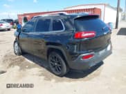 ✅ 2016 Jeep Cherokee Latitude • VIN: 1C4PJLCB5GW258161 • Lot: 43015066. Wystawiony na IAAI z przebiegiem 229 295 mil. Bezpłatny archiwum sprzedaży aukcyjnych z USA i szczegółowy raport historii pojazdu na DreamBid. Zdjęcie 3.